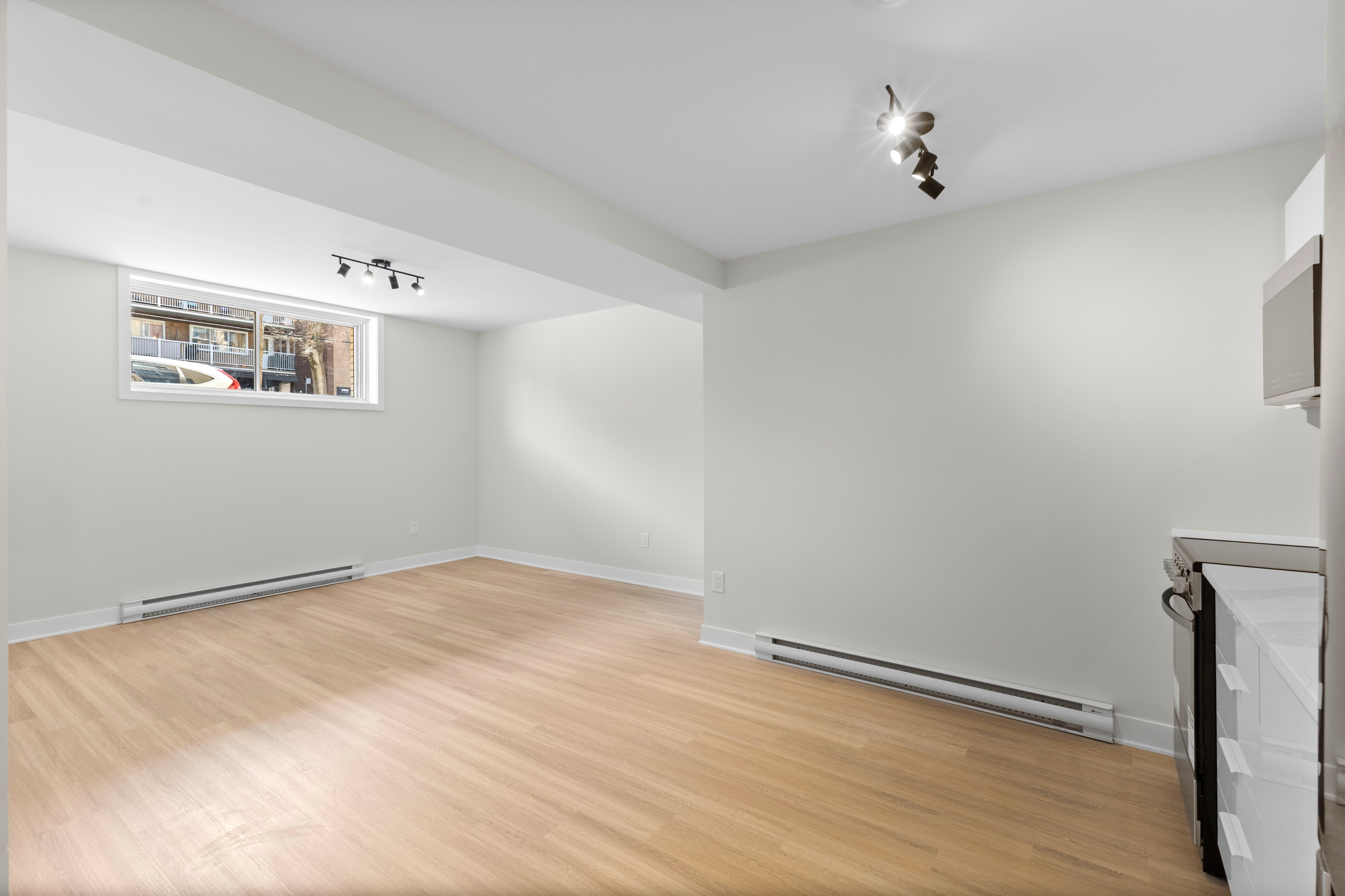 2100 Van Horne - 1B