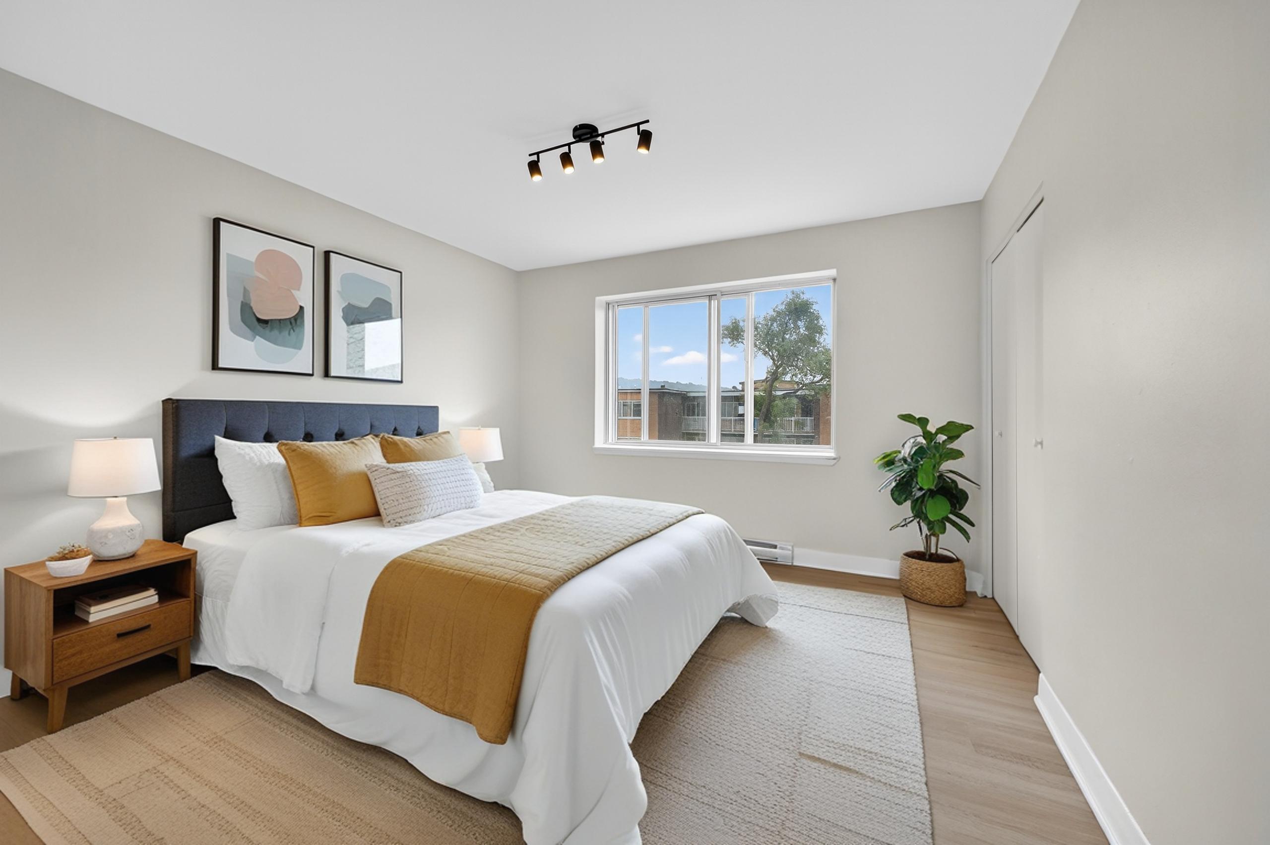 4855  Bourret - 301