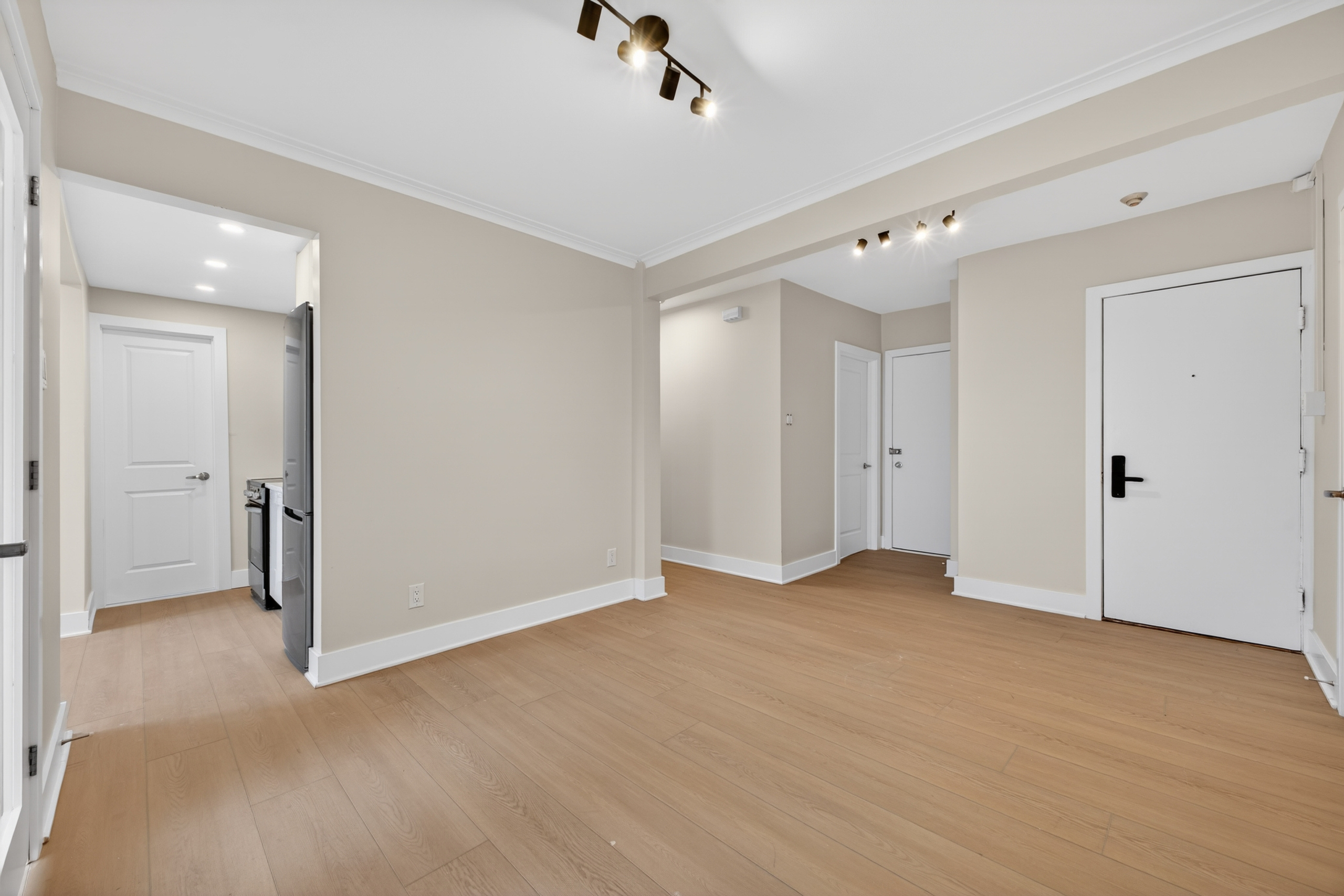 2100 Van Horne - 4