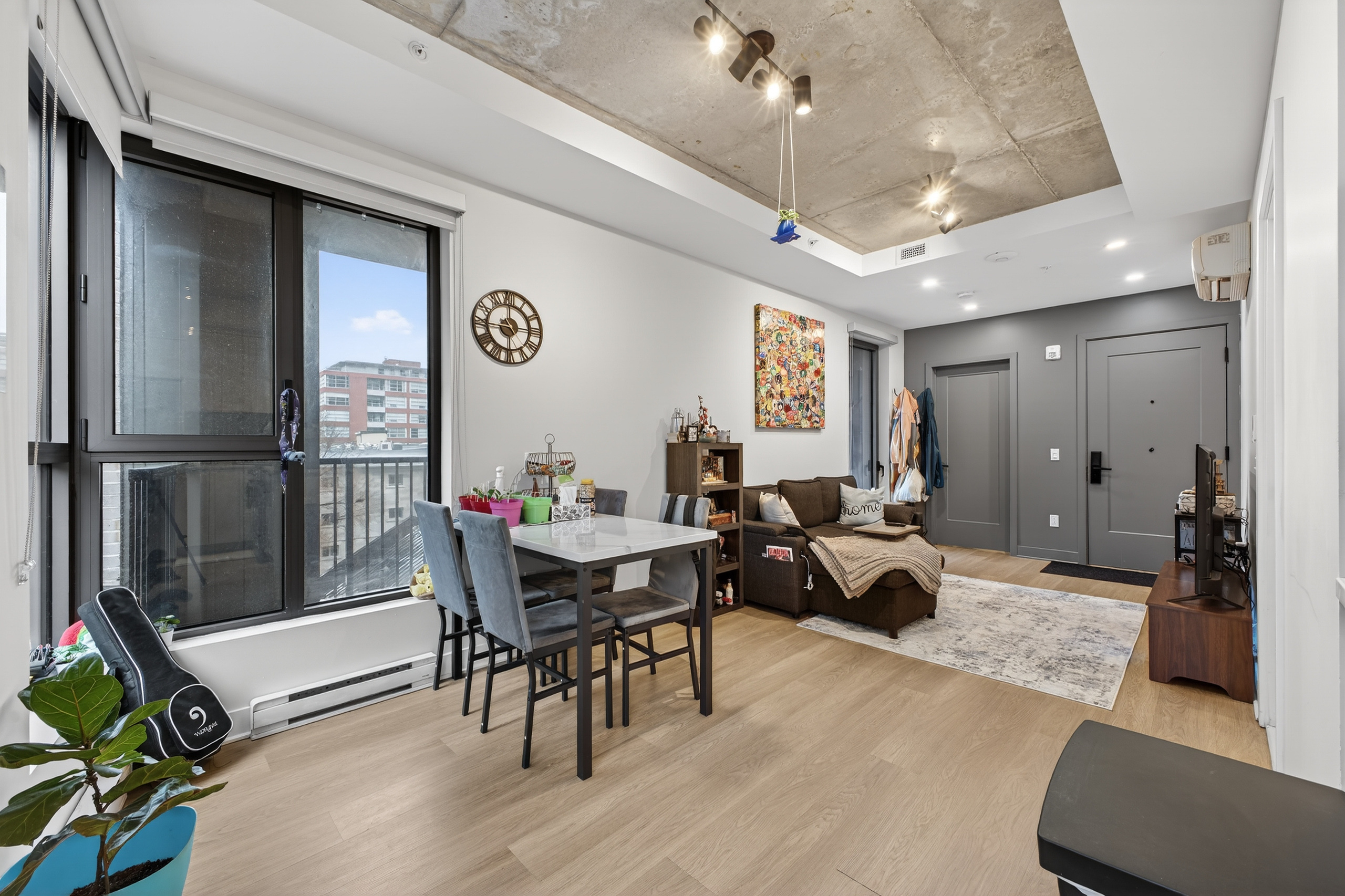 742 Rue William - 401