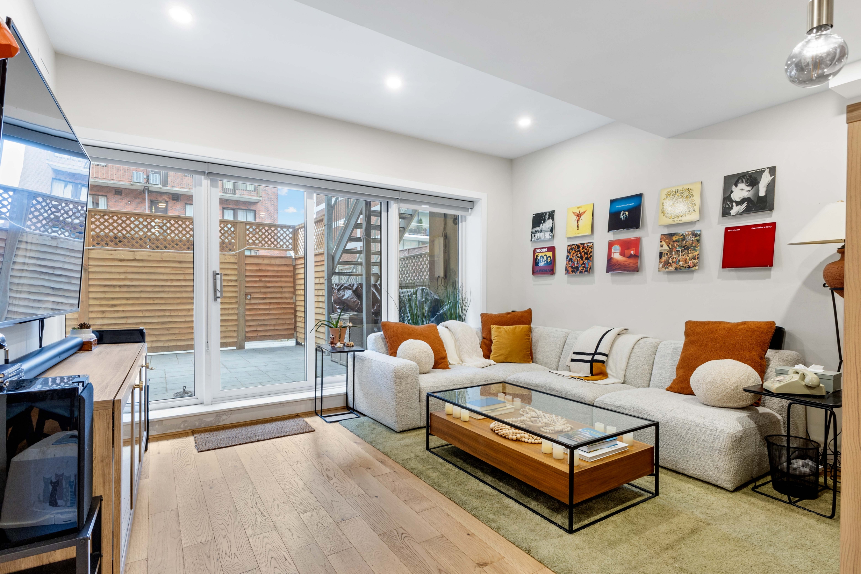 1520 Avenue des Pins - B