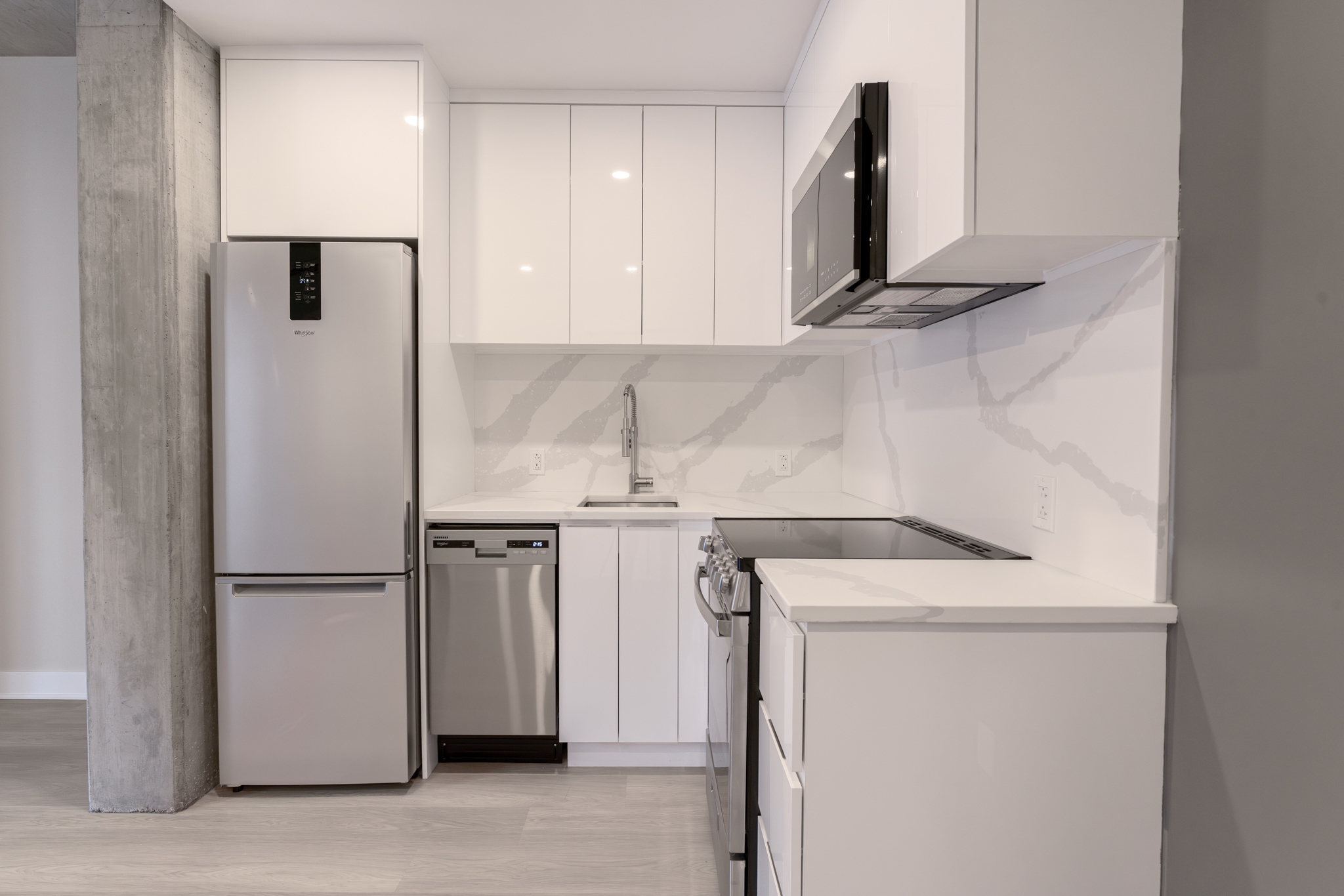 742 Rue William - 706