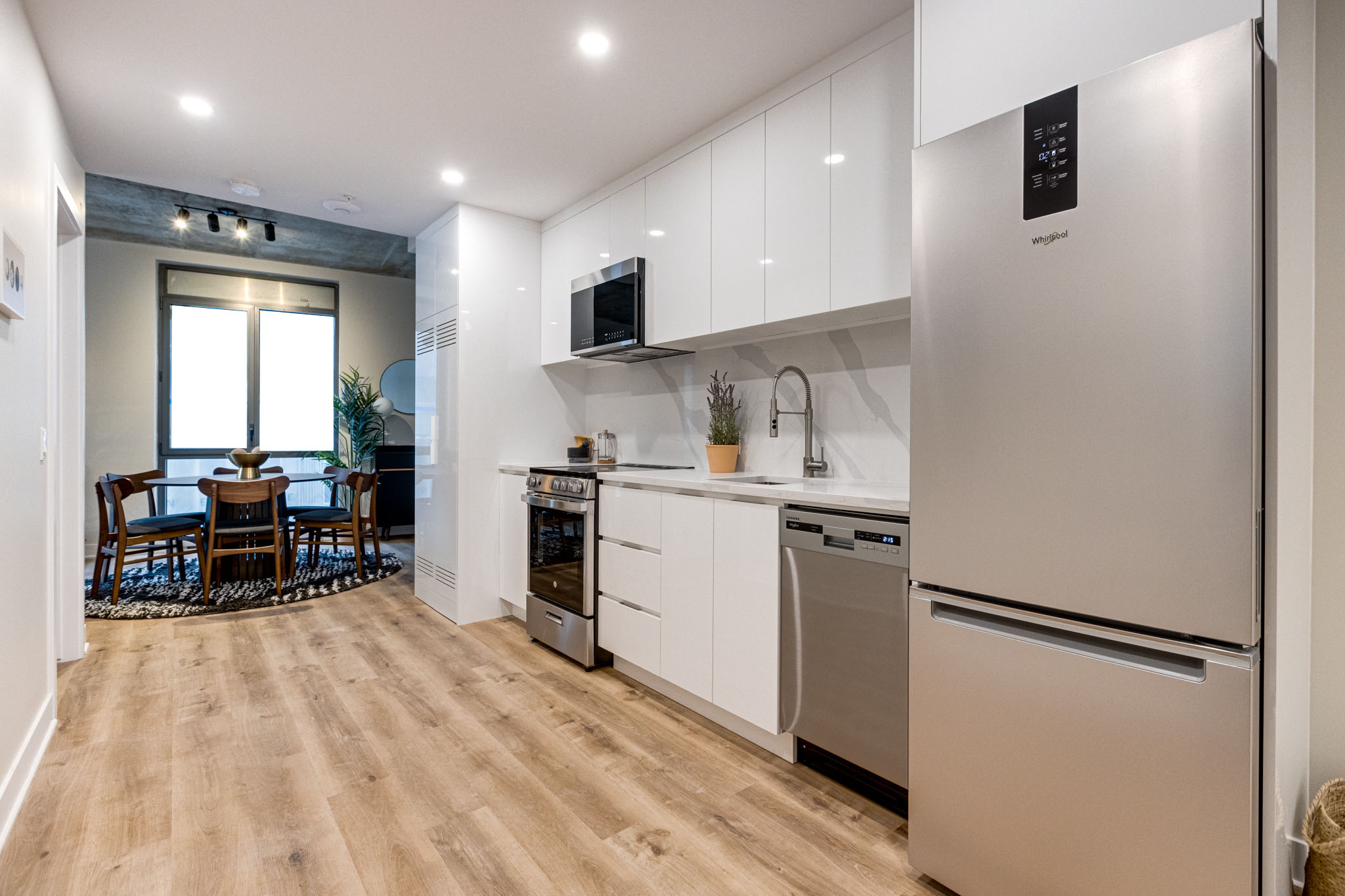 742 Rue William - 304
